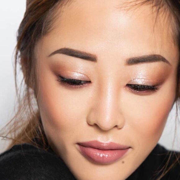 NUDE ENVIE Daring Eyeshadow in a Silver Mirrored Compact Brand New in Box NWT - Picture 3 of 4